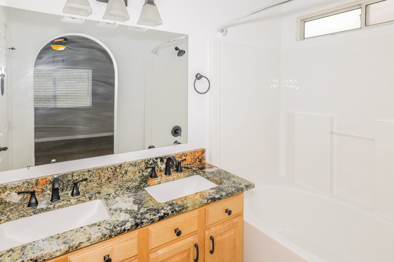2,405/Mo, 3028 W Rose Garden Ln Phoenix, AZ 85027 Main Bathroom View 2