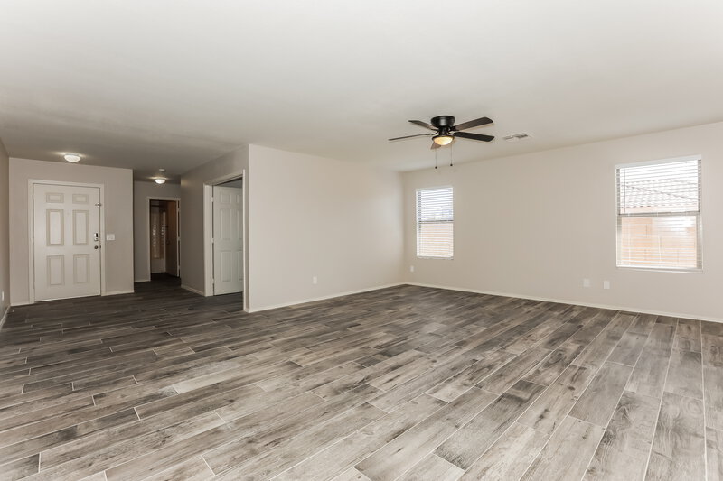 2,250/Mo, 6144 S Wilson Dr Chandler, AZ 85249 Living Room View 2