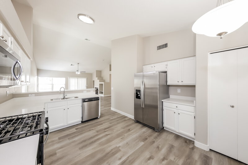 1,975/Mo, 7533 W Jenan Dr Peoria, AZ 85345 Kitchen View