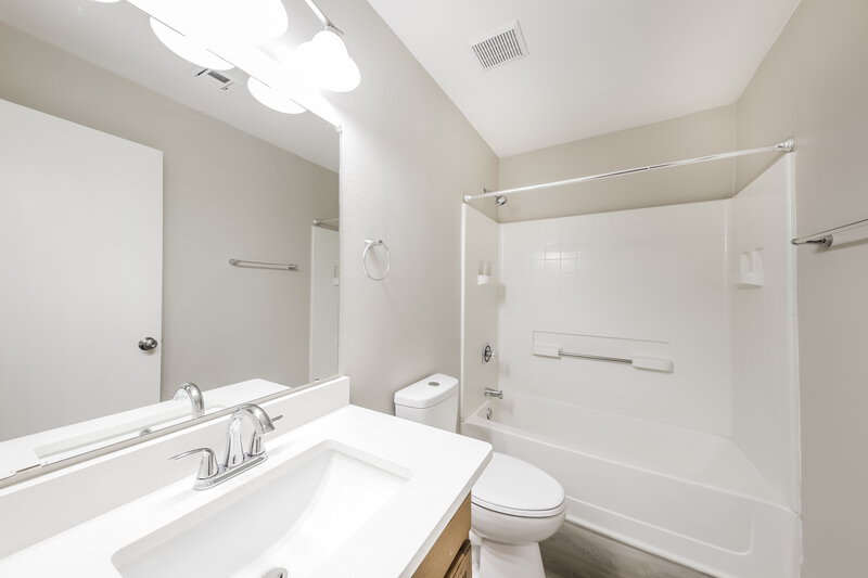 1,975/Mo, 7533 W Jenan Dr Peoria, AZ 85345 Bathroom View