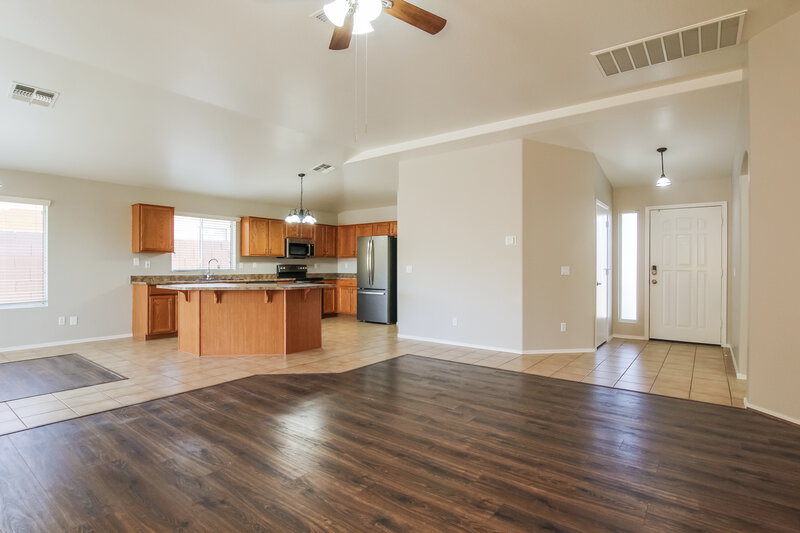 2,225/Mo, 2145 E Danbury Rd Phoenix, AZ 85022 Living Room View 2