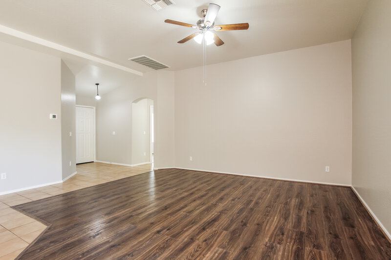 2,225/Mo, 2145 E Danbury Rd Phoenix, AZ 85022 Living Room View 3