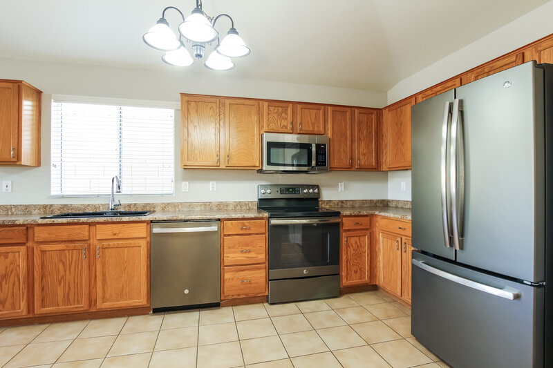 2,225/Mo, 2145 E Danbury Rd Phoenix, AZ 85022 Kitchen View 2