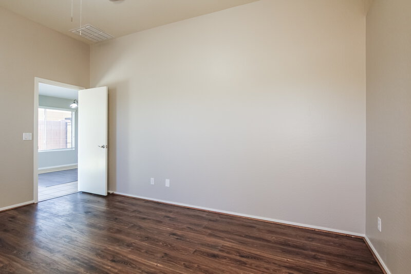 2,225/Mo, 2145 E Danbury Rd Phoenix, AZ 85022 Main Bedroom View 2