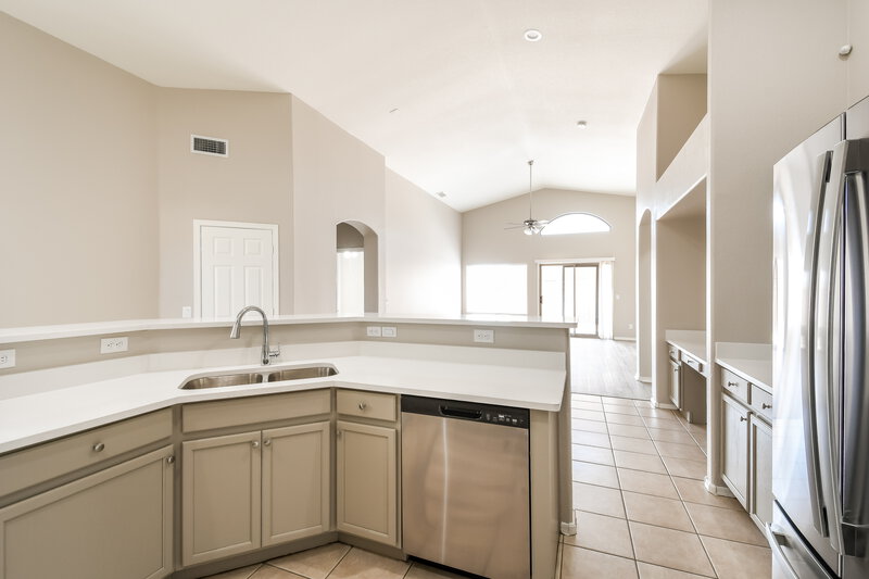 2,605/Mo, 6833 W Saddlehorn Rd Peoria, AZ 85383 Kitchen View 2