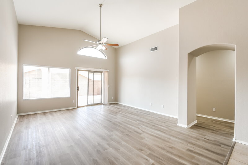2,605/Mo, 6833 W Saddlehorn Rd Peoria, AZ 85383 Family Room View 2