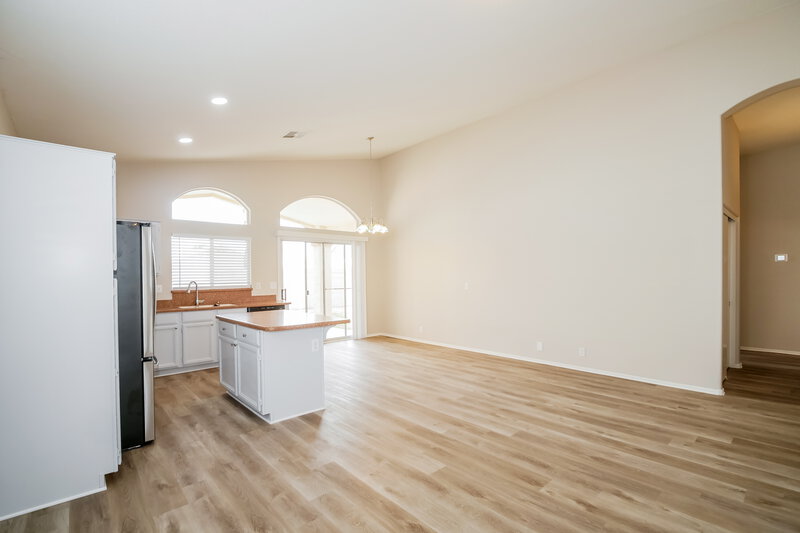2,745/Mo, 1069 W Glenmere Dr Chandler, AZ 85224 Kitchen View