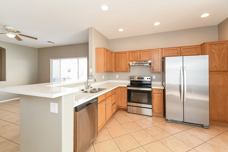 1,960/Mo, 327 N 76th Pl Mesa, AZ 85207 Kitchen View