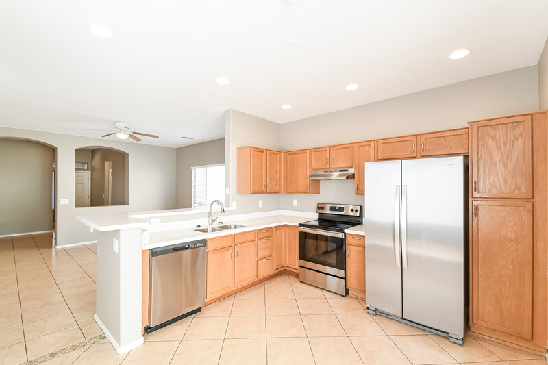 1,960/Mo, 327 N 76th Pl Mesa, AZ 85207 Kitchen View 2