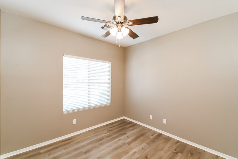 1,960/Mo, 327 N 76th Pl Mesa, AZ 85207 Main Bedroom View