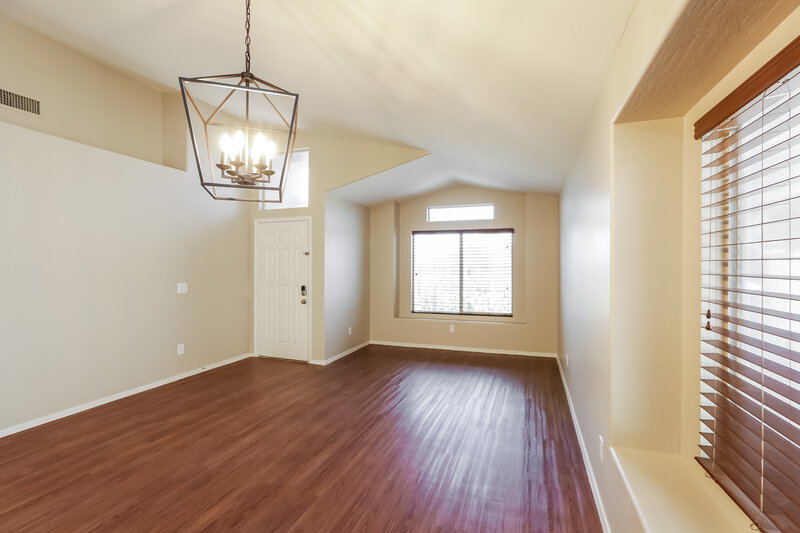 2,415/Mo, 2118 E Rockwood Dr Phoenix, AZ 85024 Dining Room View 2