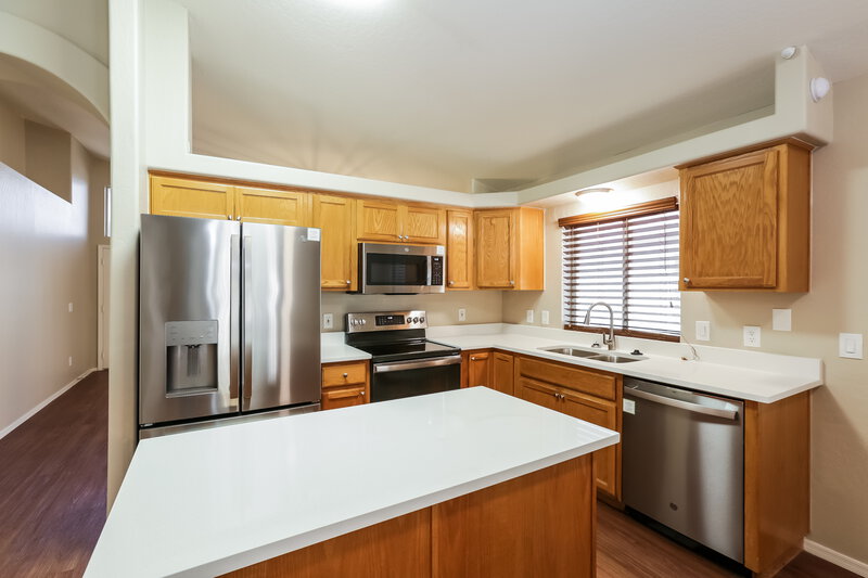2,415/Mo, 2118 E Rockwood Dr Phoenix, AZ 85024 Kitchen View