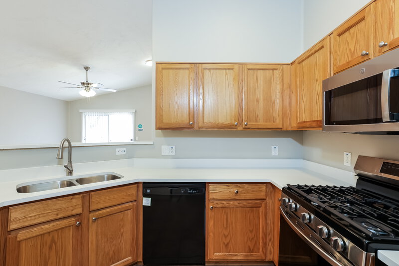 2,085/Mo, 7413 W Emile Zola Ave Peoria, AZ 85381 Kitchen View 2