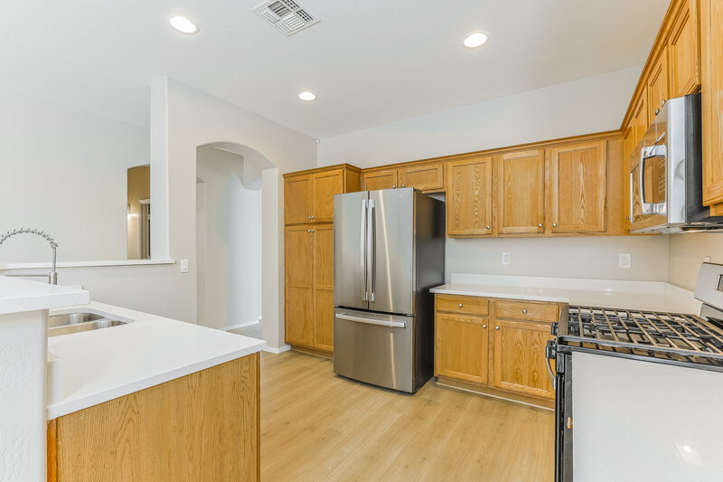 2,620/Mo, 3131 E Country Shadows St Gilbert, AZ 85298 Kitchen View 2
