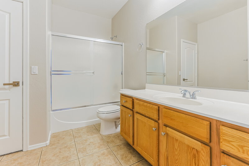 2,620/Mo, 3131 E Country Shadows St Gilbert, AZ 85298 Bathroom View