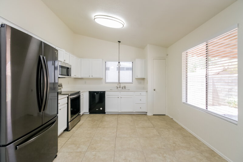 2,335/Mo, 410 E Del Rio St Chandler, AZ 85225 Kitchen View