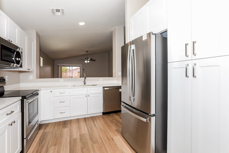 2,810/Mo, 1141 W 18th Ave Apache Junction, AZ 85120 Kitchen View 2