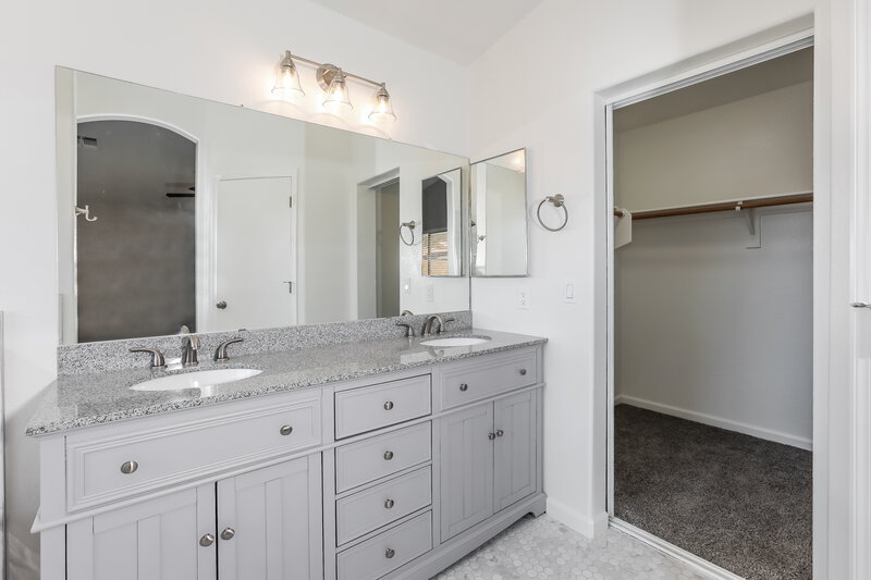 2,810/Mo, 1141 W 18th Ave Apache Junction, AZ 85120 Main Bathroom View