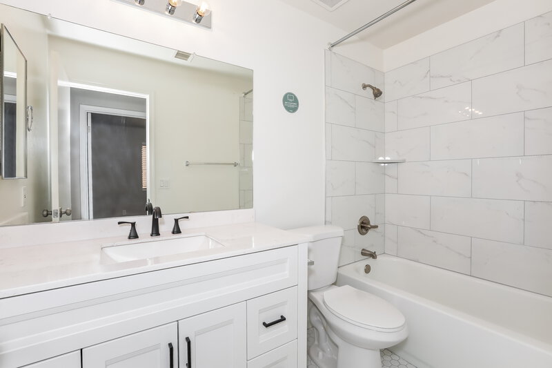 2,810/Mo, 1141 W 18th Ave Apache Junction, AZ 85120 Bathroom View