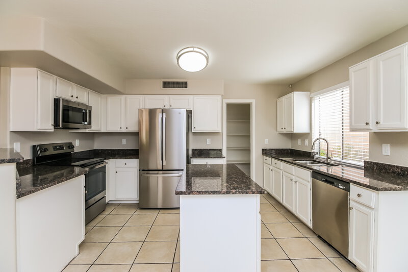 2,850/Mo, 773 E Kesler Ln Chandler, AZ 85225 Kitchen View