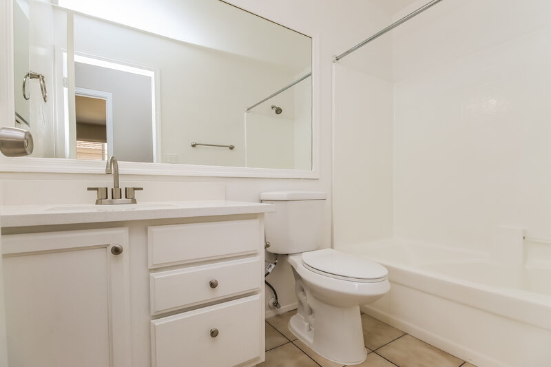 2,850/Mo, 773 E Kesler Ln Chandler, AZ 85225 Bathroom View