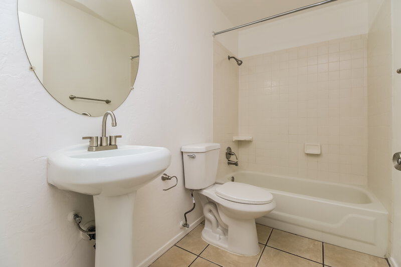 2,850/Mo, 773 E Kesler Ln Chandler, AZ 85225 Bathroom View 2