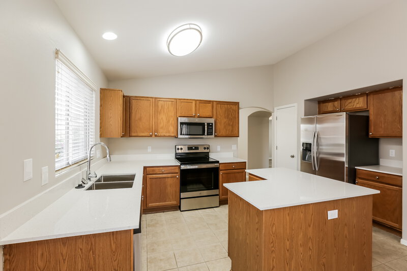 1,855/Mo, 12420 N 121st Ave El Mirage, AZ 85335 Kitchen View 2