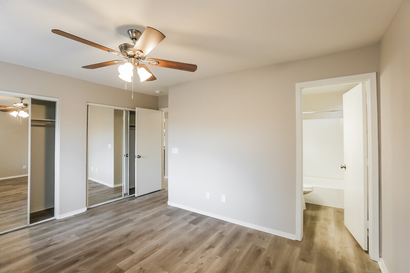 1,855/Mo, 12420 N 121st Ave El Mirage, AZ 85335 Main Bedroom View