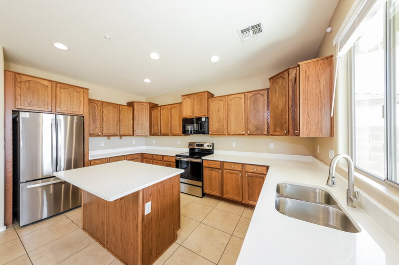 2,340/Mo, 30268 N 73rd Ln Peoria, AZ 85383 Kitchen View