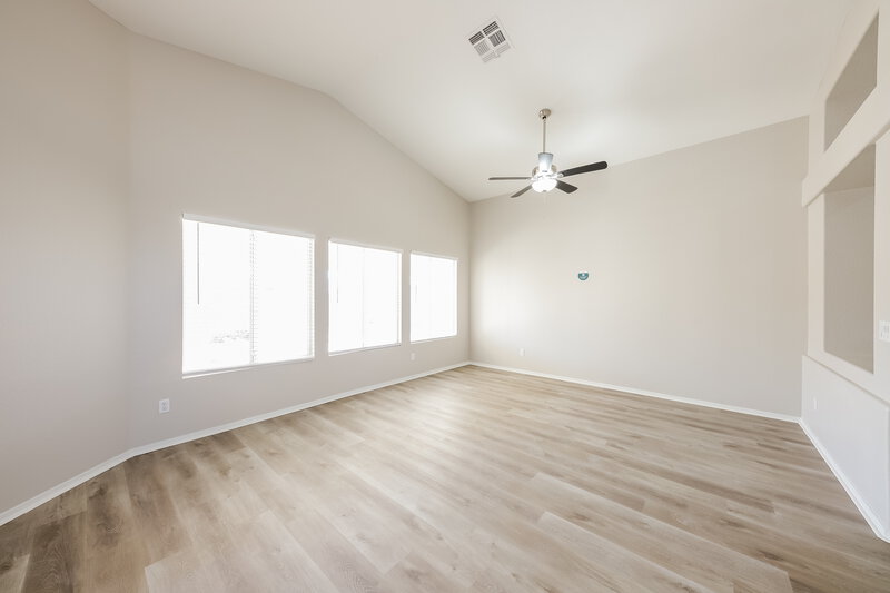 2,150/Mo, 8819 W Kings Ave Peoria, AZ 85382 Living Room View