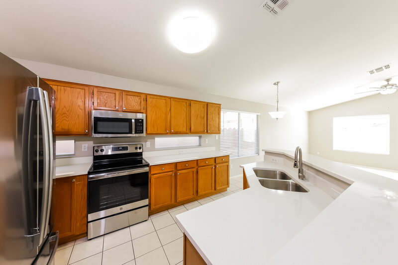 2,150/Mo, 8819 W Kings Ave Peoria, AZ 85382 Kitchen View 2