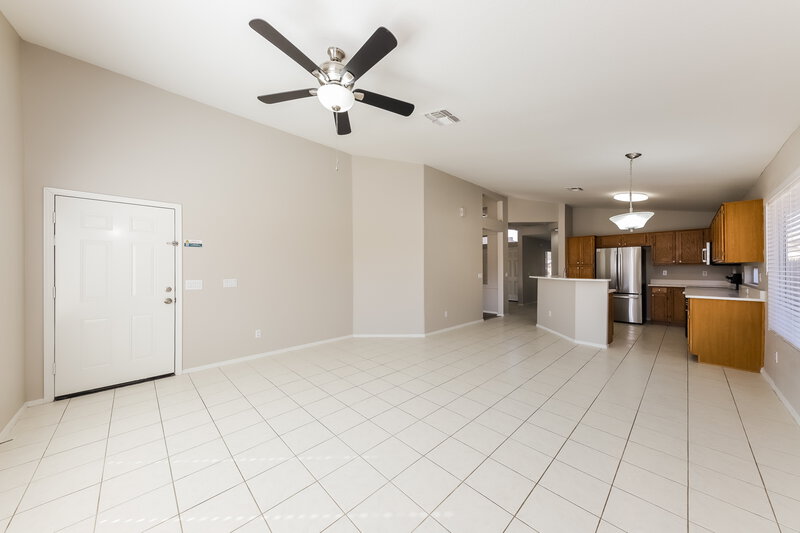 2,150/Mo, 8819 W Kings Ave Peoria, AZ 85382 Family Room View