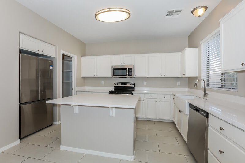 3,500/Mo, 4516 E Los Alamos St Gilbert, AZ 85295 Kitchen View