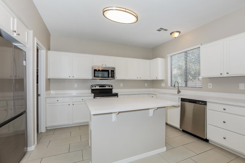 3,500/Mo, 4516 E Los Alamos St Gilbert, AZ 85295 Kitchen View 2