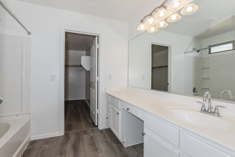 3,500/Mo, 4516 E Los Alamos St Gilbert, AZ 85295 Main Bathroom View