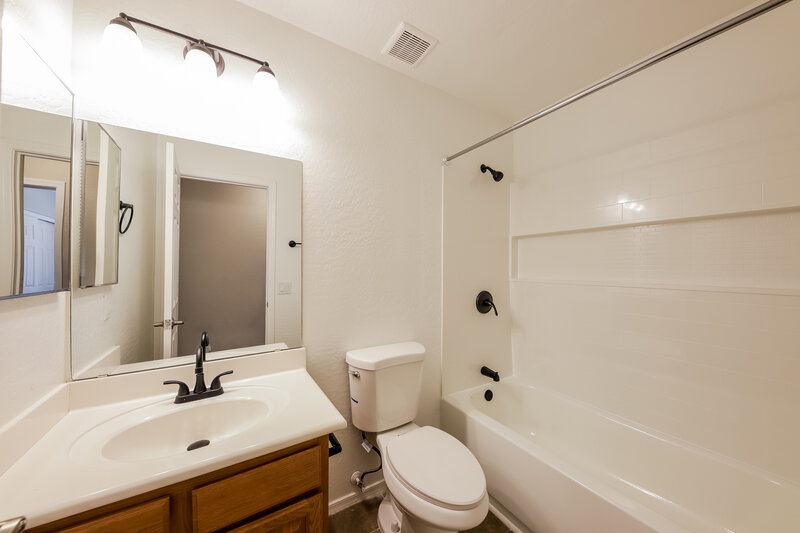 1,850/Mo, 11437 W McCaslin Rose Ln Surprise, AZ 85378 Bathroom View