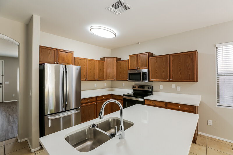 2,400/Mo, 5525 W Ellis Dr Laveen, AZ 85339 Kitchen View 2