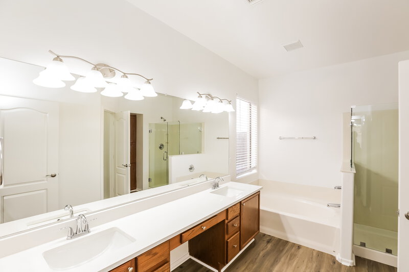 2,400/Mo, 5525 W Ellis Dr Laveen, AZ 85339 Main Bathroom View
