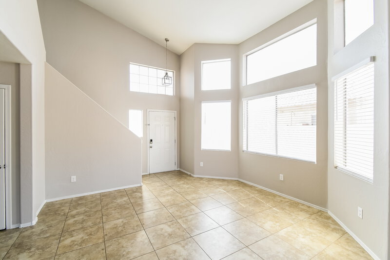 2,250/Mo, 790 E Saragosa St Chandler, AZ 85225 Living Room View 2