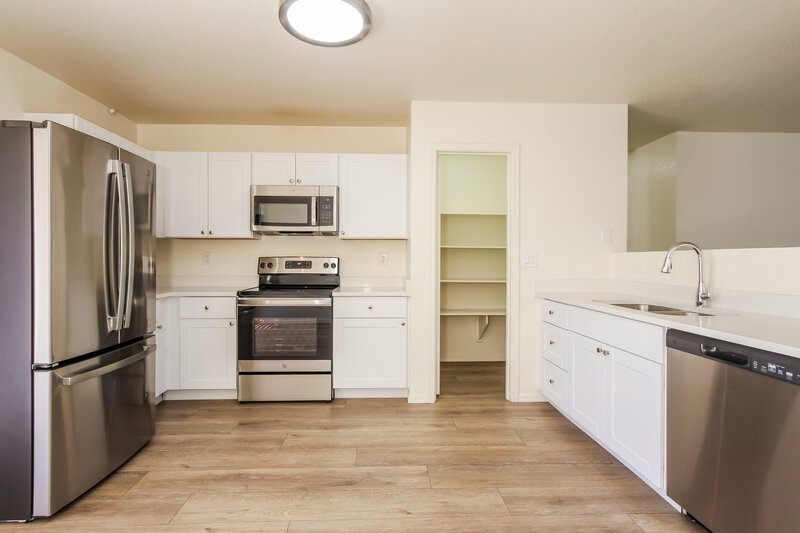 1,795/Mo, 11841 W Wethersfield Rd El Mirage, AZ 85335 Kitchen View