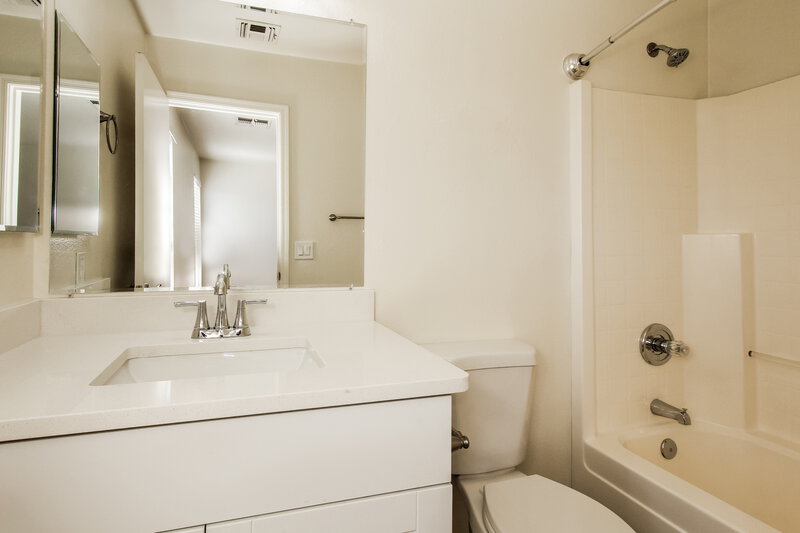 1,795/Mo, 11841 W Wethersfield Rd El Mirage, AZ 85335 Main Bathroom View