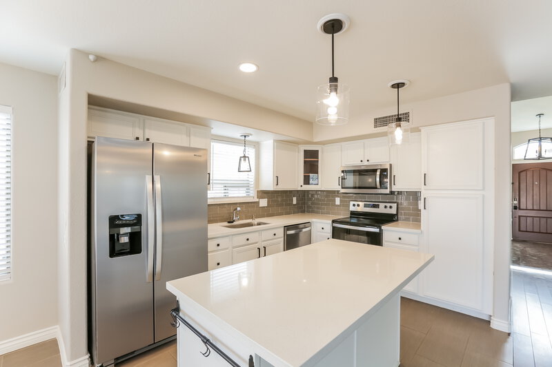 2,275/Mo, 15864 W Linden St Goodyear, AZ 85338 Kitchen View