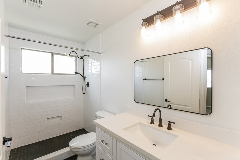 2,275/Mo, 15864 W Linden St Goodyear, AZ 85338 Bathroom View