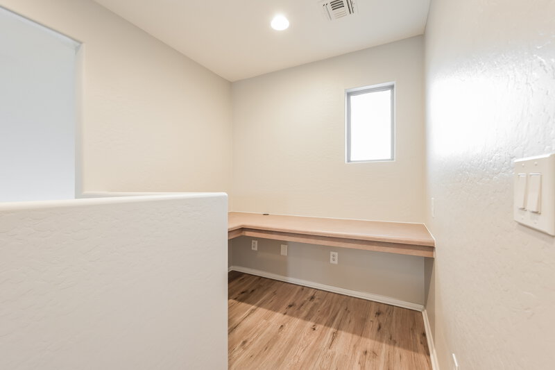 2,525/Mo, 16043 W Maui Ln Surprise, AZ 85379 Walk In Closet View