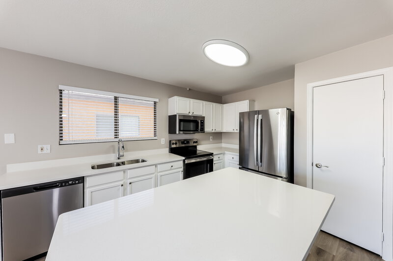 1,870/Mo, 11606 W Bloomfield Rd El Mirage, AZ 85335 Kitchen View