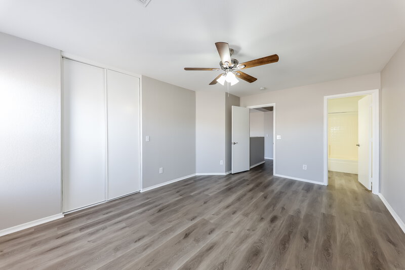 1,870/Mo, 11606 W Bloomfield Rd El Mirage, AZ 85335 Main Bedroom View 2