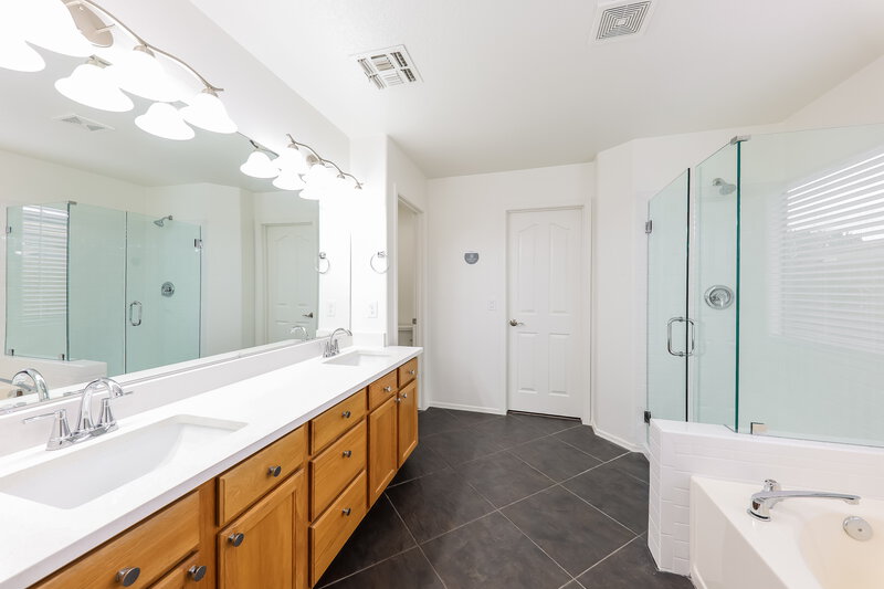 1,965/Mo, 15837 W Ironwood St Surprise, AZ 85374 Main Bathroom View