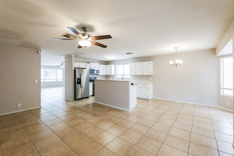 2,315/Mo, 8745 W Tuckey Ln Glendale, AZ 85305 Dining Room View 2