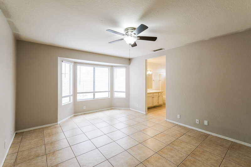2,315/Mo, 8745 W Tuckey Ln Glendale, AZ 85305 Dining Room View 3