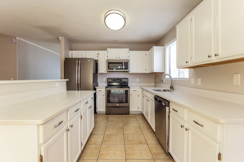 2,260/Mo, 8745 W Tuckey Ln Glendale, AZ 85305 Kitchen View
